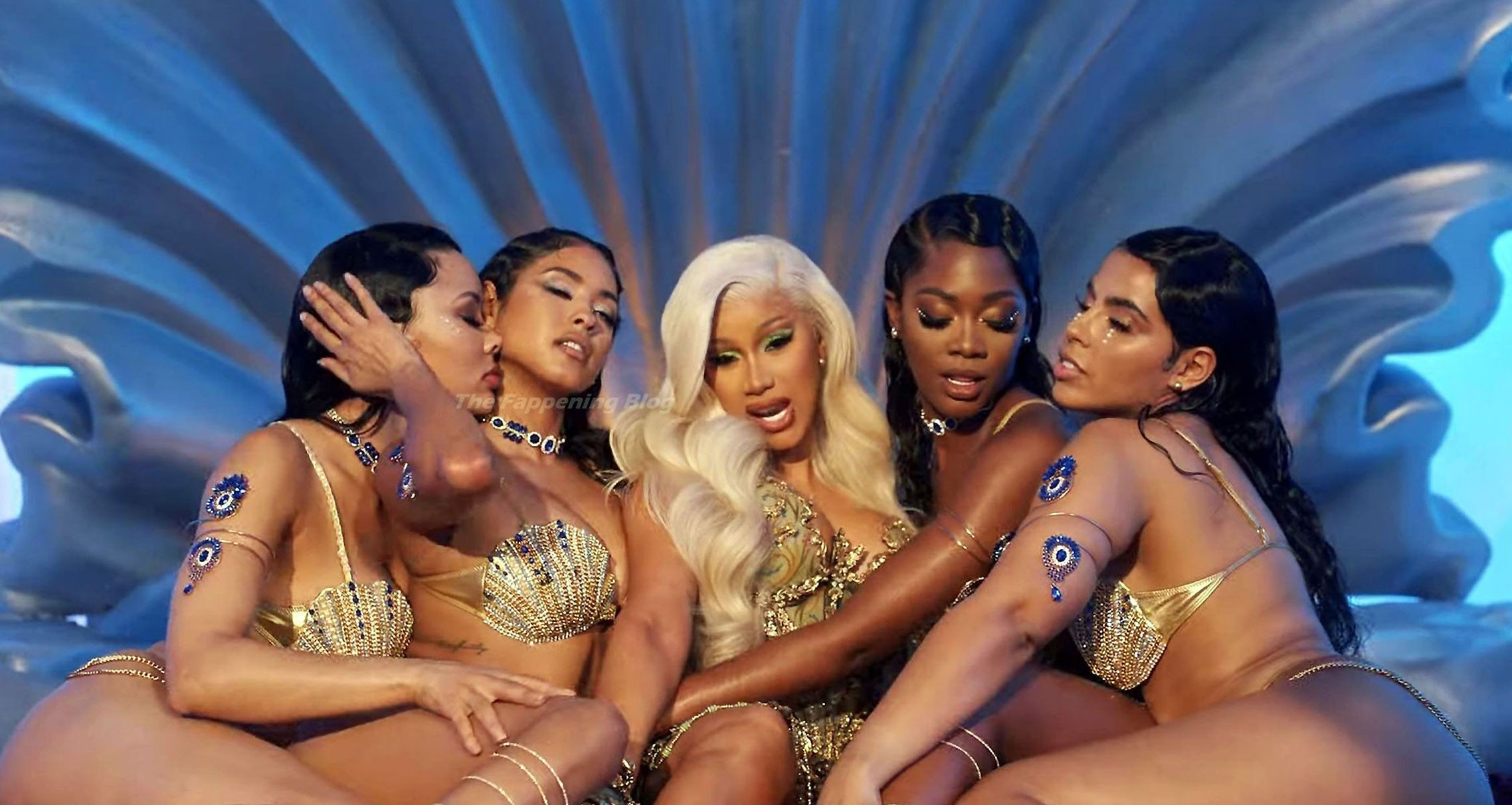 Cardi b lesbian